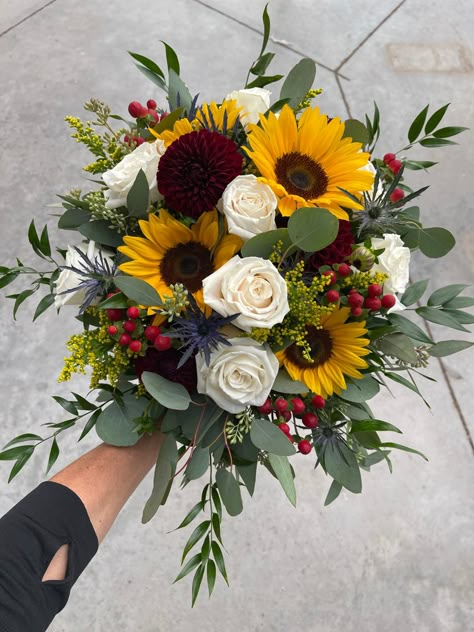 Fall Flowers With Sunflowers, Bridesmaid Bouquet Sunflower, Single Sunflower Bouquet Wrap, Tuscan Party, Flower Color Palette, Sunflower Floral Arrangements, Sunflower Bridal Bouquet, Wedding Bridesmaid Bouquets, Sunflower Wedding Decorations