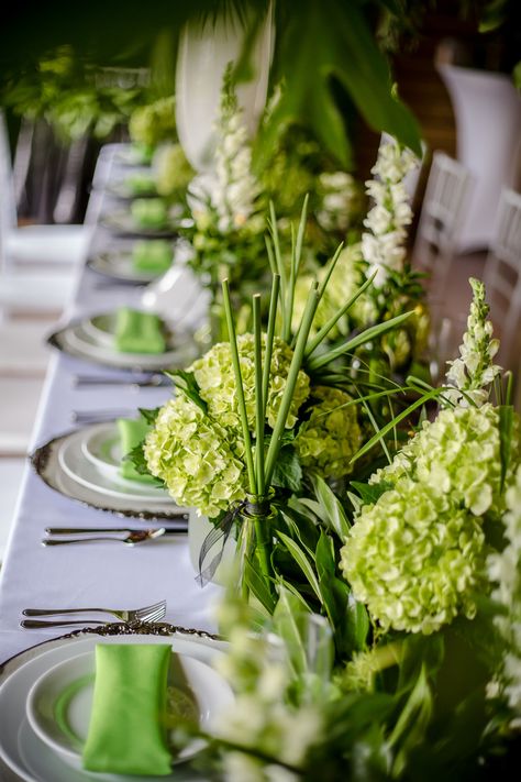 Kelly Green Wedding Theme, Green Plant Table Decor Wedding, Wild Centerpieces, Lush Green Wedding Reception, Bright Green Wedding, Spanish Moss Wedding Centerpiece, Lime Green Wedding Theme, Lush Green Wedding, Long Table Centerpieces Moss