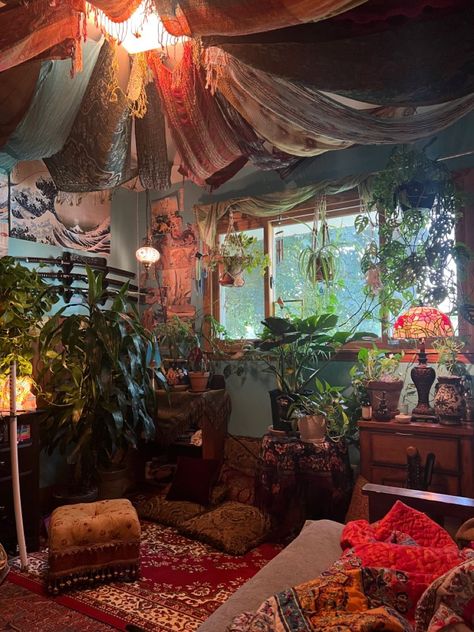 How To Industrial Decor Ideas For Your Home Pirate Bedroom Aesthetic, Surreal Room, Hippie Room, Fall Decorating Ideas, Hippy Room, Chill Room, Jungle Room, Fall Decor Ideas, Indie Room