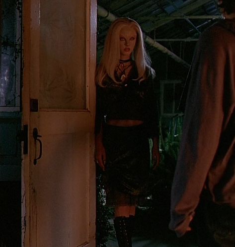 Ginger Fitzgerald, Ginger Snaps Movie, Katharine Isabelle, Witchy Outfits, Movie Inspired Outfits, Halloween Queen, Movies Outfit, Fantasias Halloween, Movie Fashion