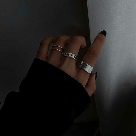 Aesthetic dp Dp Hands, Hands Rings, Hand With Ring, Hands With Rings, Beautiful Dp, Wolf Oc, Tomboy Girls, Dp Girl, Tomboy Aesthetic