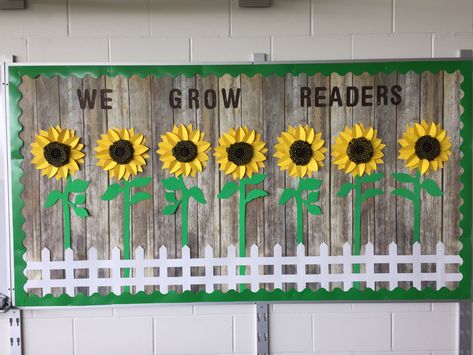 Sunflower paper and foam insulation centers Sunflower Bulletin Board Classroom Decor, Farm Library, Sunflower Board, Farm Bulletin Board, Sunflower Bulletin Board, Farm Classroom, Art Montessori, Sunflower Paper, Bee Themed Classroom