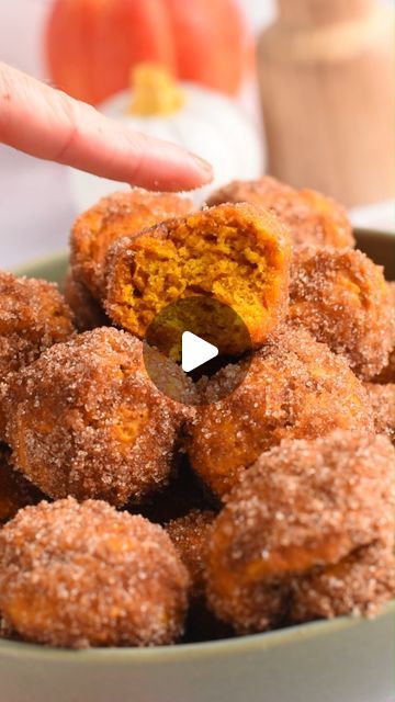 Pumpkin Donut Holes, Pumpkin Donut, Pumpkin Spices, Donut Holes, Doughnut Recipe, Pumpkin Pie Filling, Vegan Cookbook, Fall Treats, Baked Pumpkin