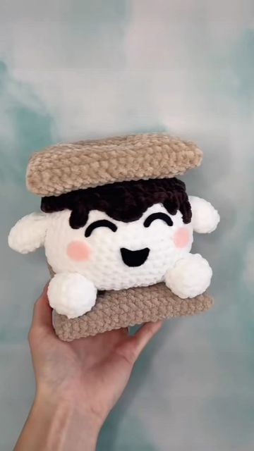 Crochet Smores Pattern, Fall Crochet Plushie Patterns, S'more Crochet Pattern, Crochet Smores Pattern Free, Crochet Smores, Fall Crochet Plushies, Crochet Squishmallow Pattern, Plush Yarn Crochet Patterns, Crochet Squishmallow Pattern Free