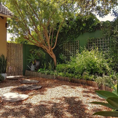 Vibracrete painted green suggestion from Adrian to melt the ugly walls Green Wall Backyard, Painted Wall Garden, Painted Garden Wall, Green Wall Garden, Green Painted Walls, Wall Colours, Brick Fence, Garden Inspo, Concrete Garden