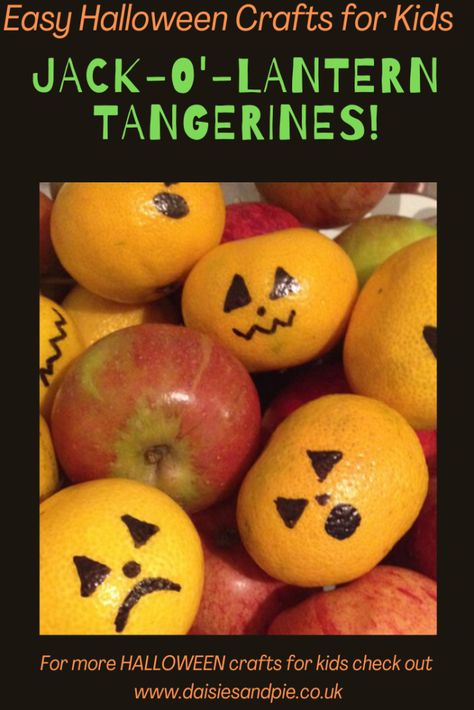 A super easy Halloween craft for kids - brighten up the kids lunchboxes with a cute little jack'-'lantern tangerine. So simple and sweet! Halloween Snack Board, Cute Halloween Food, Jack Lantern, Halloween Decorations For Kids, Halloween Snack, Easy Halloween Crafts, Snack Board, Fall Halloween Crafts, Halloween Craft