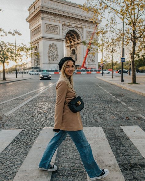 France Pictures Ideas, Poses In Paris Photo Ideas, Photos Ideas In Paris, Arc De Triomphe Picture Ideas, Paris Summer Photoshoot, Posing In Paris, Pictures Paris Ideas, Photo Idea In Paris, Photoshoot Paris Photo Ideas