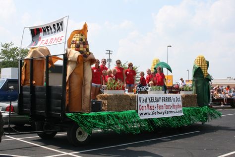 Parade Float Theme, Homecoming Floats, Fair Pictures, Farm Show, Farm Tour, Parade Float, Winter Light, County Fair