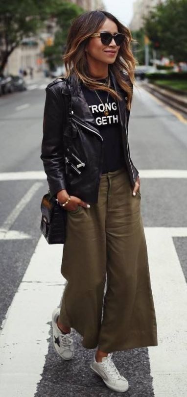 Fall Outfits Women 20s, 일본 패션, Mode Hippie, Black Moto Jacket, 20s Fashion, Looks Street Style, Black Women Fashion, Green Pants, Minimal Style