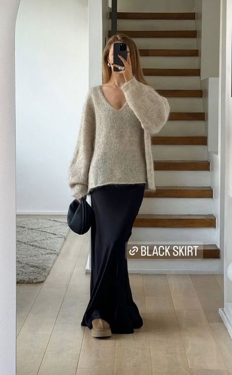 #newyork #newyorkfashion #nycwomensfashion #trending #foryou #foryourfeed #foryoupage #outfits #womensfashion #goingoutoutfits #cluboutfits #womensfashion #fashion #fashion #dinneroutfits #outfitgrid #outfitboard #womensfits #getthisviral #tiktok #foryou #outfitideas #inspo #outfitinspo #girlsfashion #loveforfashion Australian Winter, T Shirt Outfits, Chique Outfit, Look Adidas, California Outfits, Mode Zara, Estilo Indie, Preppy Sweater, Skandinavian Fashion