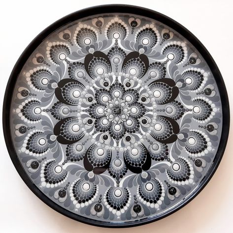 White Mandala Art, Grey Kitchen Decor, Unique Kitchenware, Dots Mandala, Dot Mandala Painting, Black And White Mandala, Paint 3d, White Mandala, Simple Mandala