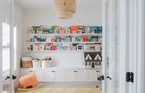 Alor Setar, Homework Room, Ideas Habitaciones, Kids Play Spaces, California Closets, Playroom Storage, Playroom Design, Playroom Organization, White Shelves