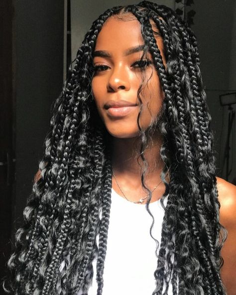 50 Knotless Braids With Curls That'll Turn Heads 46 Side Part Boho Knotless Braids, Knotless Braids With Boho Curls, Large Bohemian Braids, Braids 2024 For Black Women, Medium Knotless Bohemian Braids, Boho Braids Medium, Boho Braids With Curls, Large Boho Braids, Large Goddess Braids