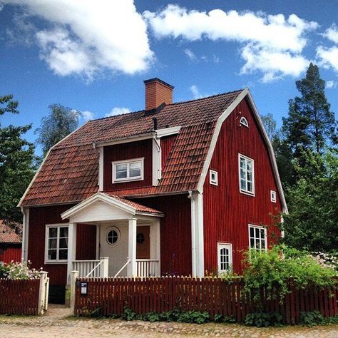 Swedish Homes, Swedish Houses, Finnish House, Swedish Cottage, Red Houses, House Design Exterior, Copper Roof, Red Cottage, Swedish House