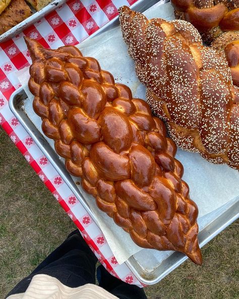 Classic Challah | Bengingi Best Bread, Light Breakfast, Recipes From Around The World, Banana Cookies, Pecan Cookies, Banana Oats, Gram Flour, Never Go Back, Challah