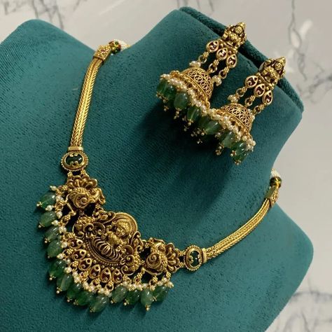 Light Weight Temple Jewellery Indian, Simple Jewellery, Gold Jewellry, Jewellery Indian, Beautiful Pics, Jewelry Simple, Gold Jewelry Simple, Gold Jewellery Design Necklaces, Gold Earrings Designs