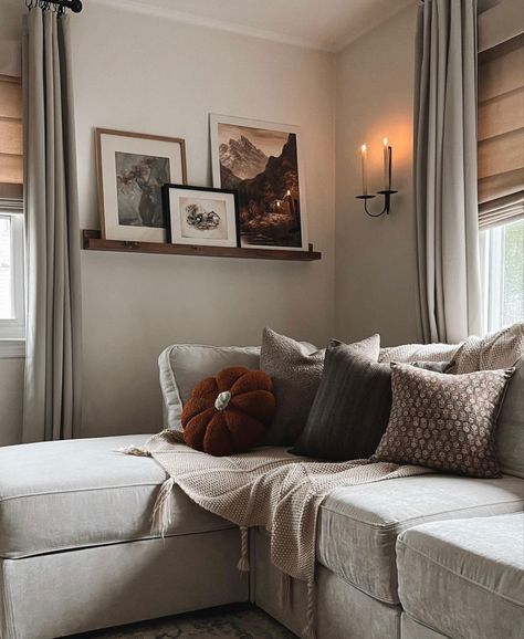 Dark Neutral Living Room Cozy, Homey Apartment Living Room Cozy, Accent Chair Living Room Ideas, Cozy Modern Cottage Living Room, Small Living Room Ideas Vintage, Target Living Room Ideas, Small Living Room Inspiration Cozy Comfy, Old Living Room Ideas, Appartment Interiors Aesthetic