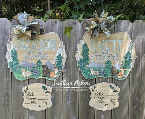 🌲🦌🦔🐻🦊Two more sweet woodland baby door hangers headed out to celebrate these new arrivals! Family Door Hanger, Hospital Door Signs, Baby Door Hanger, Hospital Door Hangers, Baby Door Hangers, Baby Door, Hanger Decor, Deer Baby, Woodland Deer