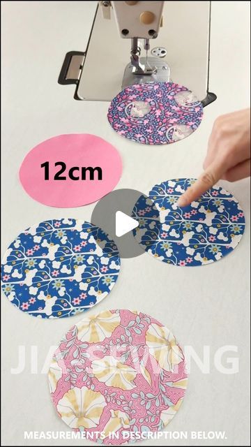 @jia.sewing on Instagram: "Coaster🌸✨ | DIY | Quick Sewing Tips No.107 #diy #sewing #sewingtips #sewingtipsandtricks #quicksewingtips #seamstress #tailor #jia-sewing   Measurements: 12cm" Coaster Diy, Diy Placemats, Sewing Measurements, Diy Sewing Gifts, Fabric Crafts Diy, Sewing Cushions, Scrap Fabric Projects, Folded Fabric, Sewing Easy Diy