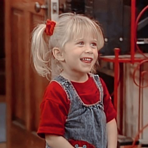 Full House Michelle Tanner, Full House Michelle, Dj Tanner, Michelle Tanner, Kate Olsen, Childhood Tv Shows, Dr House, Olsen Twins, Mary Kate Olsen