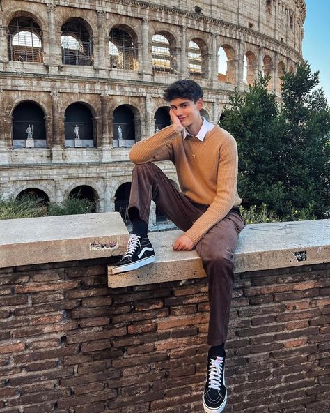 Aesthetic boy's College Outfit Ideas Student, Poses Lighting, Look Good In Photos, Moritz Hau, Inheritance Games, College Guys, The Colosseum, Mens Trendy Outfits, Mens Fashion Casual Outfits