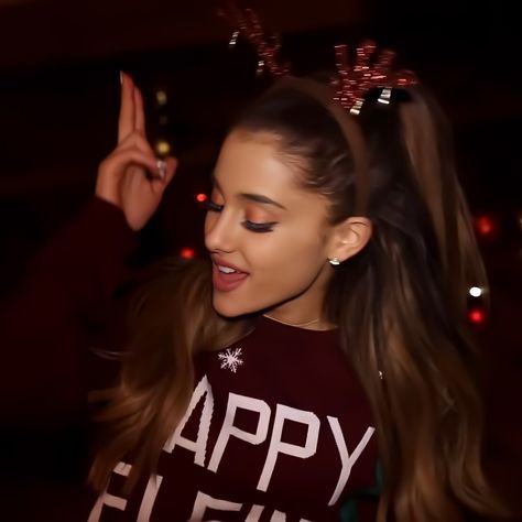 Christmas Pfp Funny, Christmas Pfp Anime, Ariana Grande Santa Tell Me, Crochet Cat Hats, Santa Tell Me, Ariana Grande Tumblr, Me Music Video, Kylie Jenner Icons, Cat Hats