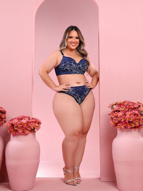 Plus Size Hijab, Chic And Curvy, Shein Brasil, Lace Bra Set, Lingerie Plus Size, Outfit Inspo Summer, Blue Lingerie, Curvy Girl Fashion, Female Fashion