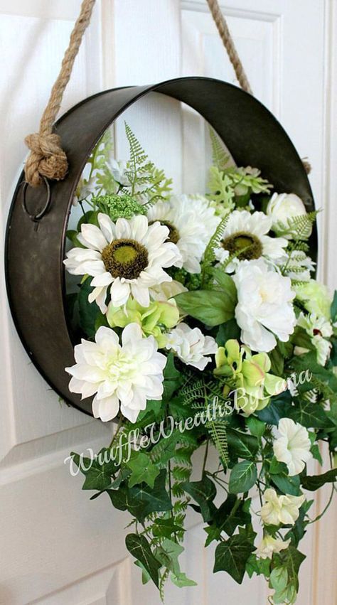 50+ Best Rustic Farmhouse Wreath Ideas and Designs for 2021 Silk Flower Wreaths, Hanging Flowers, Metal Wreath, Deco Floral, Rustic Garden Decor, Wreath Ideas, Farmhouse Wreath, Rustic Gardens, Wreath Crafts