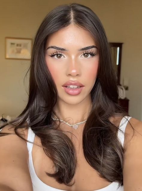 Leah Halton Hair, Leah Halton Makeup, Madison Beer Photoshoot, Deer Woman, Aesthetic Selfies, Leah Halton, Pen Spinning, Dewy Makeup Look, Latina Makeup