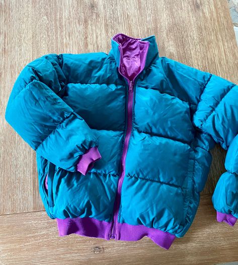 90s Puffer Jacket, Vintage Jackets 90s, Vintage Kelly Bag, Reversible Puffer Jacket, Columbia Logo, 80s Fashion Trends, 1970s Women, Vintage Kelly, Winter Puffer