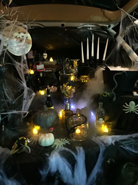 Trunk or treat- witch theme! Potions, spell books, candles, snakes, frogs and dry ice in cauldron for a spooky effect. Halloween Car Decorations, Trunker Treat Ideas, Trunk Or Treat Ideas, Treat Ideas, Witch Decor, Trunk Or Treat, Halloween Digital, Halloween 2017, Hallows Eve