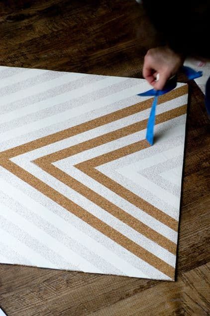 Cork Board Projects, Paint Cork, Diy Cork Board, Diy Spray Paint, Cork Diy, Diy Office, Deco Originale, Cork Crafts, Cork Board