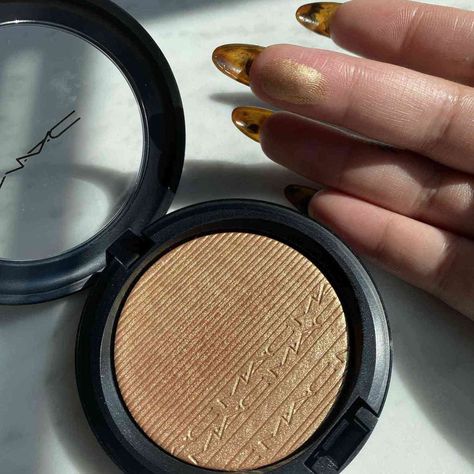 Get ready to shine bright with MAC Extra Dimension Skinfinish! ❤ This liquid-powder highlighter with prismatic reflections sculpts and highlights your face, leaving a luminous, well-defined finish.😍 Regular Price: 6620 BDT Sale Price: 4050 BDT 🔥 Available shade: ✅ Beaming Blush Oh Darling Whisper Of Gilt ✅ Inbox us / ORDER from website Get an extra discount with code: NEW10 https://lavishta.com/product/extra-dimension-skinfinish/ Mac Highlighter, Powder Highlighter, Shine Bright, Sale Price, To Shine, Highlighter, Outlet, Highlights, Blush