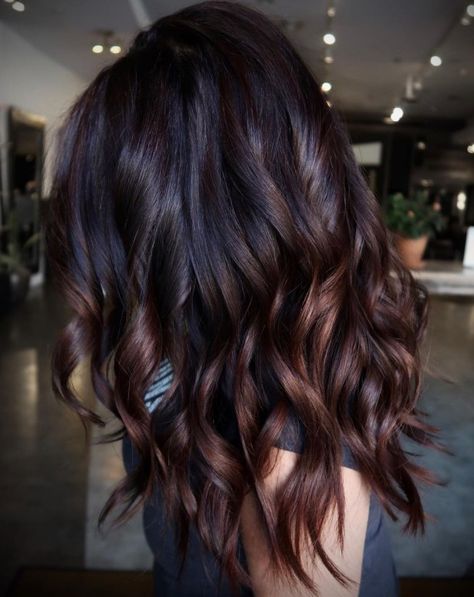 Brown Highlights with Black Roots Chocolate Cherry Highlights On Dark Hair, Dark Chocolate Hair Color, Cabelo Ombre Hair, Dark Chocolate Hair, Dark Chocolate Brown Hair, Chocolate Brown Hair Color, Kadeřnické Trendy, Hair Color Chocolate, Black Roots