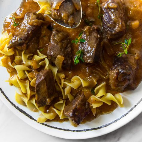 Beer Braised Beef and Onions Braised Stew Meat, Blade Steak Recipes, Braised Steak And Onions, Beef In Beer, Beef And Onions, Beer Braised Beef, Braised Steak, Steak And Onions, Liver And Onions