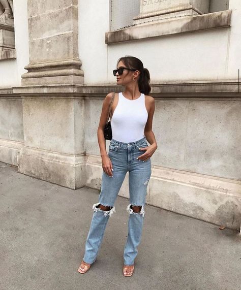 Zara Street Style, Look Zara, Casual Chique, Zara Fashion, Outfit Jeans, White Bodysuit, Brunch Outfit, Jeans Outfit, Looks Style