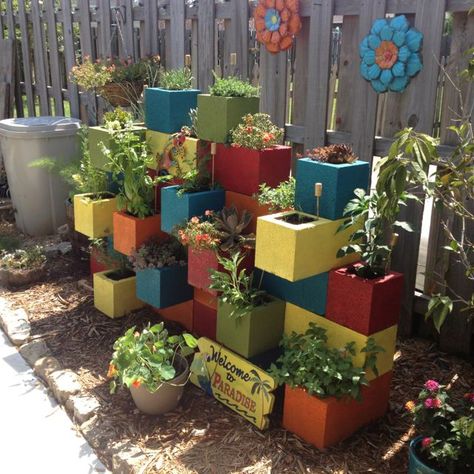 Our cinder block herb garden. We're finally enjoying our fresh home grown herbs... Definitely worth the wait!!! Cinderblock Planter, Cinder Block Garden, Diy Garden Bed, Cinder Block, Backyard Diy Projects, Diy Landscaping, Budget Backyard, Concrete Diy, Concrete Blocks