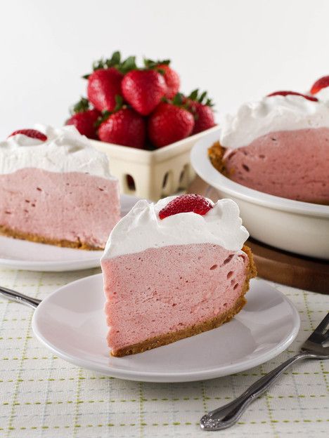 Strawberry Chiffon Pie - Light and Fluffy Strawberry Filling Inside of a Crisp Graham Cracker Crust and Topped with Whipped Cream. Time-Tested Family Recipe from Kelly Jaggers. | ToriAvey.com #chiffonpie #strawberry #strawberrypie #strawberrychiffonpie #grahamcrackercrust #whippedcream #dessert #springrecipe #summerrecipe #pie #fromscratch #dairy #shavuot #memorialday #4thofjuly #laborday #potluck #TorisKitchen Strawberry Cream Pie Recipe, Strawberry Chiffon, Chiffon Pie, Strawberry Cream Pies, Biscuits Graham, Cream Pie Recipes, Baked Strawberries, Cracker Crust, Strawberry Filling