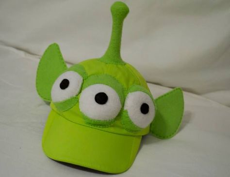 Alien Hat Alien Hat, Alien Halloween, Disney Diy Crafts, Cat Headband, Disney Mickey Ears, Disney Hats, Toy Story Alien, Crazy Hats, Diy Hat