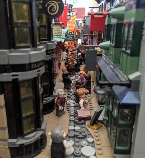 Lego Diagon Alley Moc, Lego Harry Potter Moc, Lego Diy Crafts, Lego Structures, Harry Potter Lego, Harry Potter Lego Sets, Harry Potter Dolls, Lego Hogwarts, Big Lego