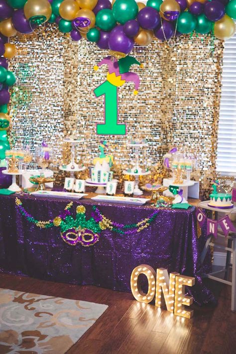 Mardi Gras dessert table from a Mardi Gras Themed Birthday Party on Kara's Party Ideas | KarasPartyIdeas.com (13) Mardi Gras Birthday Party, Mardi Gras Party Food, Mardi Gras Desserts, Mardi Gras Kid, Mardi Gras Birthday, Mardi Gras Party Decorations, Madi Gras, Themed Birthday Party Ideas, Mardi Gras Centerpieces