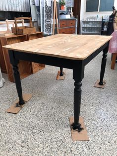 Have you painted a Black Farmhouse Table? - I Restore Stuff Black Farmhouse Table, Painted Farmhouse Table, Painted Dining Room Table, Black Dining Room Table, Ikea Black, Black Kitchen Table, Painted Kitchen Tables, Painted Dining Table, Dining Table Makeover