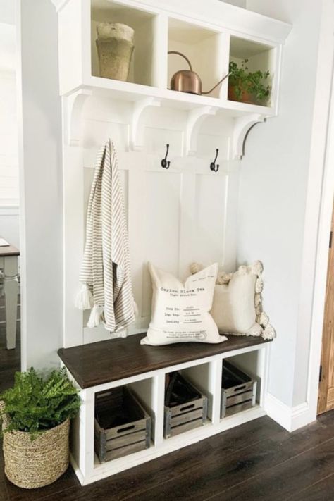 Find beautiful entryway ideas to get inspired including the best entryway furniture, storage ideas, entryways with benches, how to style your entry table plus, cute signs and décor. #entryway Wall Decor Foyer, Neutral Fall Decor Ideas, Small Closet Door Ideas, Foyer Paint, Foyer Storage, Foyer Wall Decor, Small Mudroom Ideas, Foyer Ideas Entryway, Foyer Wall