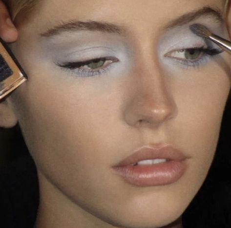 Iris Law, Blue Eyeshadow, Eye Makeup Art, Festival Looks, Pretty Makeup, Creative Makeup, Cute Makeup, Colorful Makeup, Aesthetic Makeup