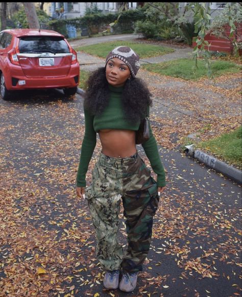 Basic Fall Outfits 2023, Camp Pants Outfit Black Woman, Fall Streetwear Cargo Bottoms, Outfit Inspirations Black Women, Fall Y2k Cargo Pants, Fall Green Cargo Jeans For Streetwear, 90s Style Black Women, Fall Streetwear Ripped Cargo Jeans, Fall Streetwear Washed Cargo Jeans