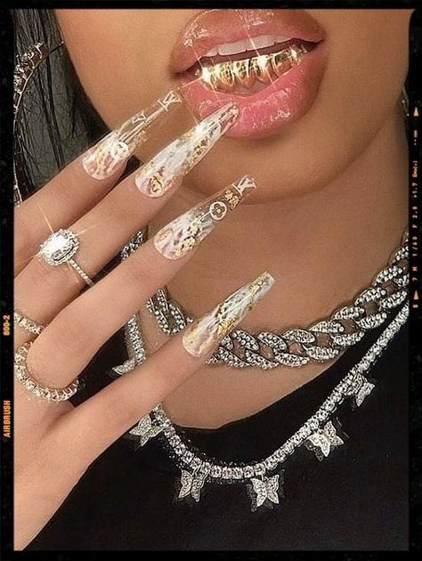 Girl Grillz Aesthetic - Baddie Nails Girl Grillz Aesthetic, Grillz Aesthetic, Girls With Grills, Girl Grillz, Piercing Girl, Teeth Aesthetic, E Girl Style, Pretty Teeth, Grillz Teeth