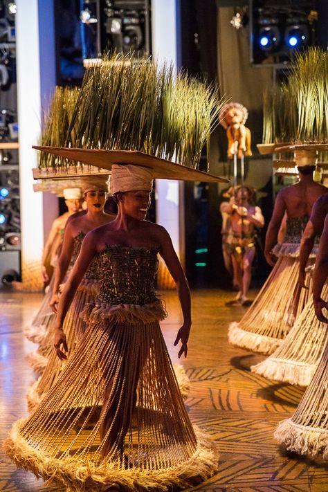 I would love to figure out how to do these headpieces.  Maybe Carolyn can help me with this. Grass hula skirts from anywhere. Lioness Costume, Lion King On Broadway, Lion King Play, Lion King Costume, Lion King Musical, Lion King Jr, Lion King Broadway, 17th Anniversary, Broadway Costumes