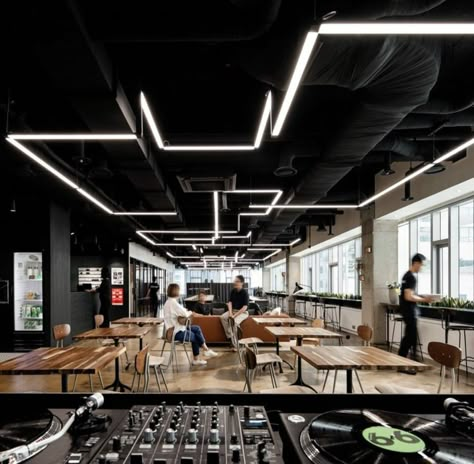 Office Design Interior, La Mecca, Gym Design Interior, Interior Ceiling, Industrial Office Design, Cool Office Space, Open Ceiling, Gym Interior, Modern Office Design