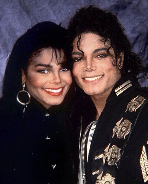 JR on Twitter: "The King and Queen of Pop 👑… " Michael Jackson 1988, Mike Jackson, Michael Jackson Wallpaper, Girl Gang Aesthetic, Photos Of Michael Jackson, Michael Jackson Smile, Michael Love, Joseph Jackson, Michael Jackson Pics