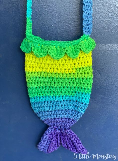 5 Little Monsters: Crocheted Mermaid Tail Purse Crocheted Mermaid, Mermaid Tail Pattern, Purse Patterns Free, Mermaid Purse, Crochet Mermaid Tail, Crochet Bloggers, Crocodile Stitch, Crochet Mermaid, Crochet Purse Patterns